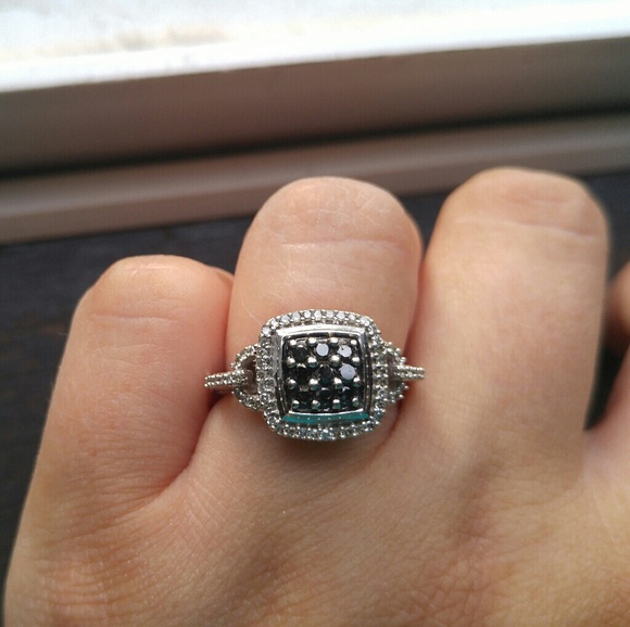 10K White Gold w/ Blk&White Diamonds (Video) - Picture 3 of 9